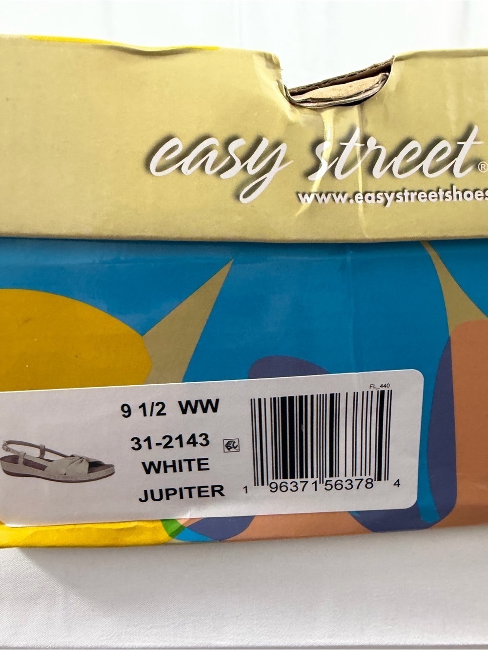 NWT Easy Street Women’s Size 9.5W White Bow T-Strap Sandals - Picture 6 of 7